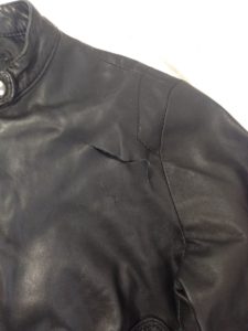 ジャケット　黒　B2　ソファー、鞄、バッグ、修理、張替、黒ずみ汚れ、クリーニング、色移り、擦り傷、染め直し